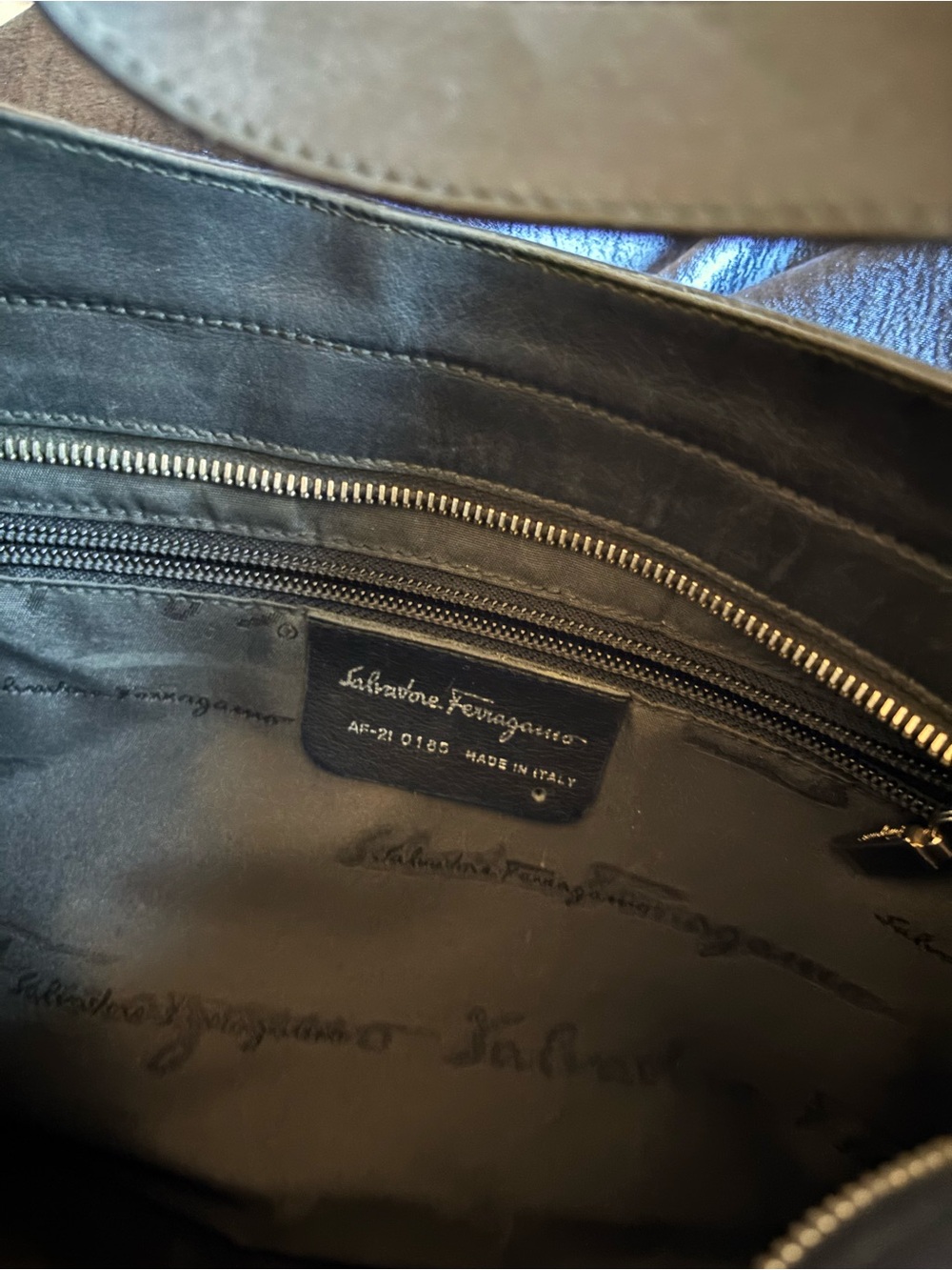 Salvatore Ferragamo Black Leather Shoulder Bag - Picture 3 of 5